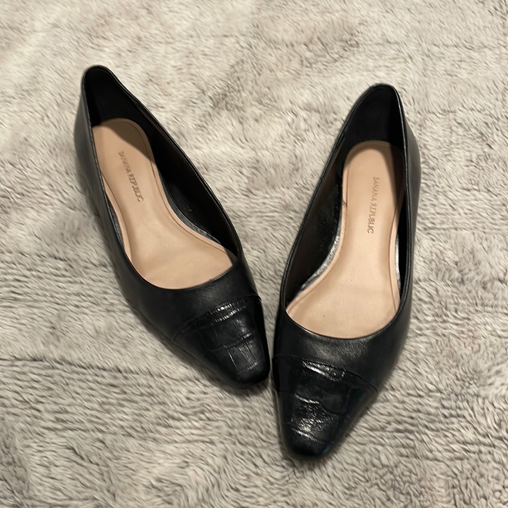 Banana Republic flats 🥿